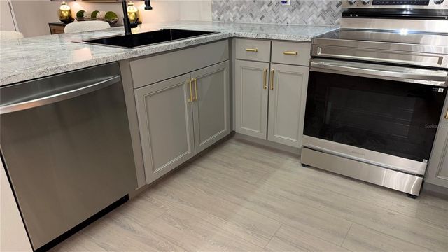 701 MIRROR LAKE DRIVE N 121, St Petersburg, FL 33701