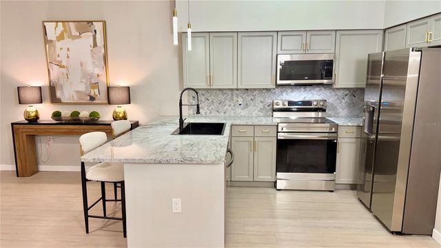 701 MIRROR LAKE DRIVE N 121, St Petersburg, FL 33701