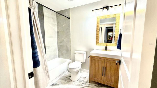 701 MIRROR LAKE DRIVE N 121, St Petersburg, FL 33701