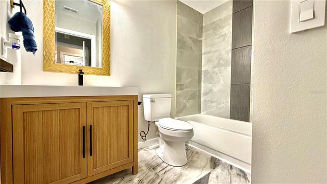 701 MIRROR LAKE DRIVE N 121, St Petersburg, FL 33701