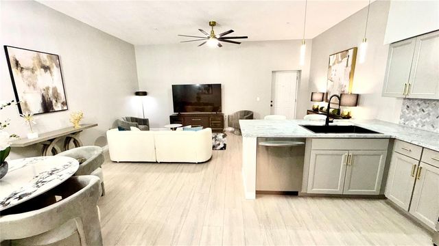 701 MIRROR LAKE DRIVE N 121, St Petersburg, FL 33701