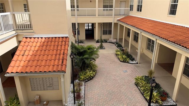 701 MIRROR LAKE DRIVE N 121, St Petersburg, FL 33701