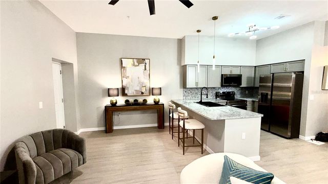 701 MIRROR LAKE DRIVE N 121, St Petersburg, FL 33701