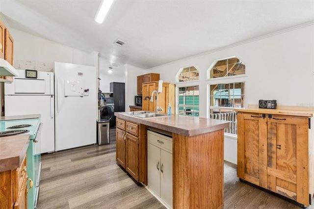 17808 DOGWOOD DRIVE, Lutz, FL 33558