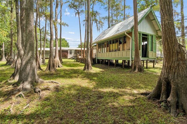 17808 DOGWOOD DRIVE, Lutz, FL 33558