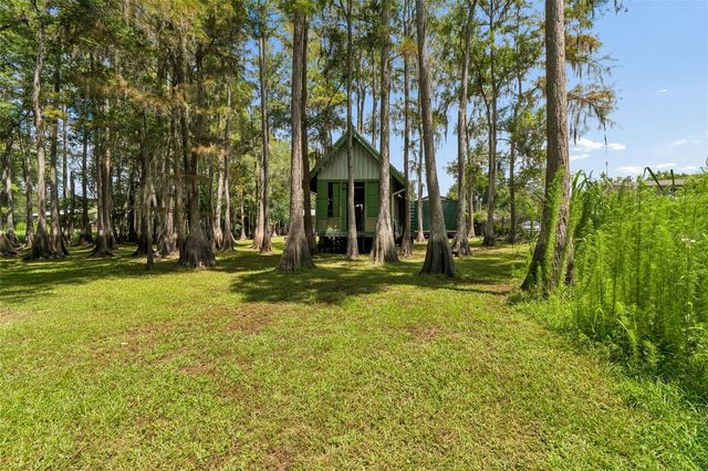 17808 DOGWOOD DRIVE, Lutz, FL 33558