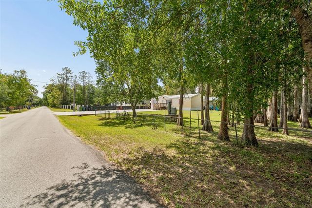 17808 DOGWOOD DRIVE, Lutz, FL 33558