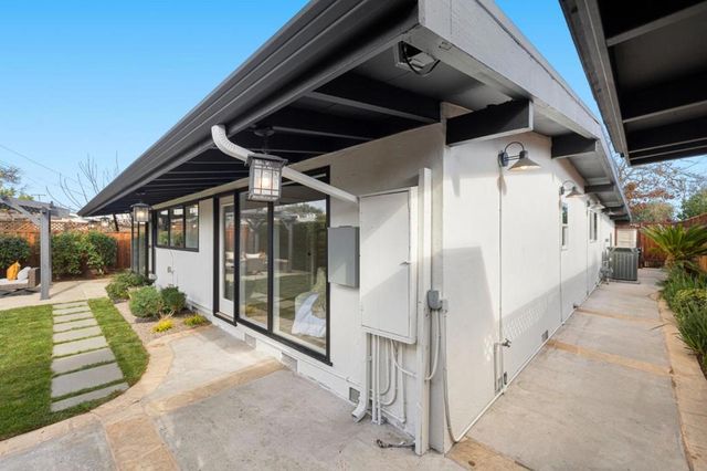 334 Kellogg Way, Santa Clara, CA 95051