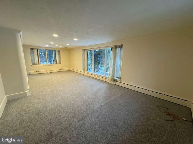 8233 FAIRVIEW RD, Elkins Park, PA 19027