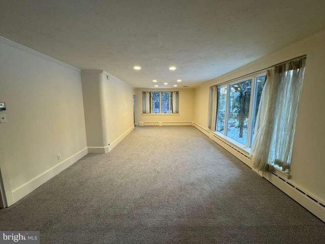 8233 FAIRVIEW RD, Elkins Park, PA 19027