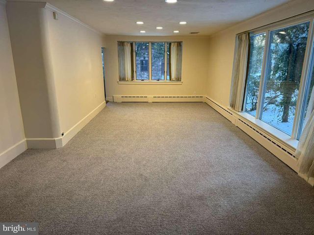 8233 FAIRVIEW RD, Elkins Park, PA 19027