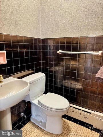 8233 FAIRVIEW RD, Elkins Park, PA 19027