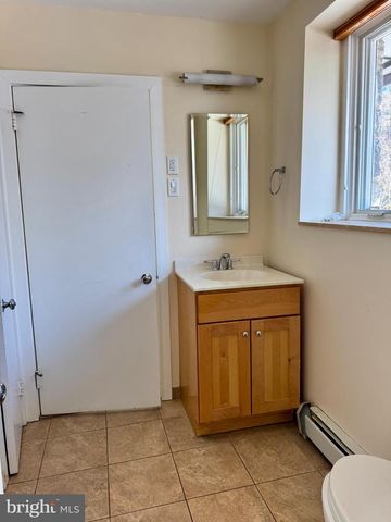 8233 FAIRVIEW RD, Elkins Park, PA 19027