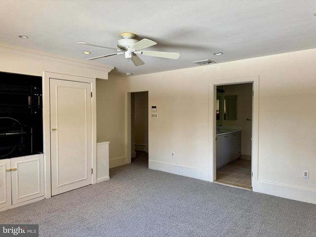 8233 FAIRVIEW RD, Elkins Park, PA 19027