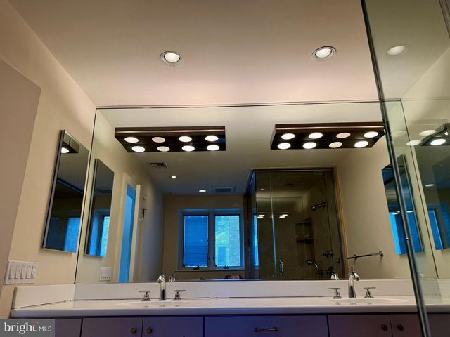 8233 FAIRVIEW RD, Elkins Park, PA 19027