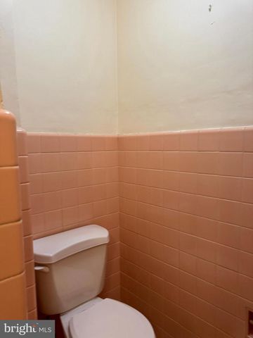 8233 FAIRVIEW RD, Elkins Park, PA 19027