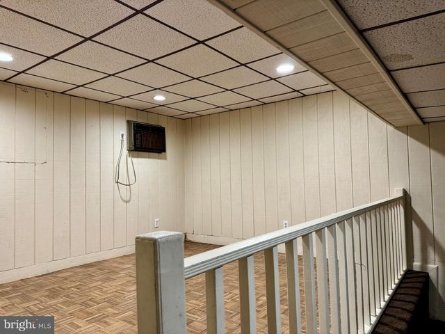 8233 FAIRVIEW RD, Elkins Park, PA 19027