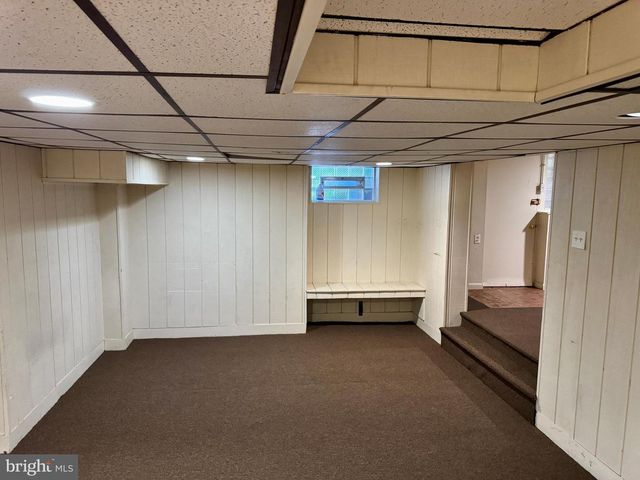 8233 FAIRVIEW RD, Elkins Park, PA 19027