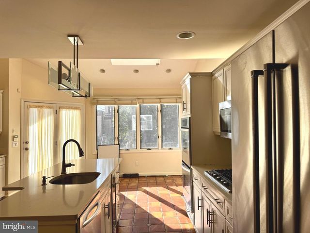 8233 FAIRVIEW RD, Elkins Park, PA 19027