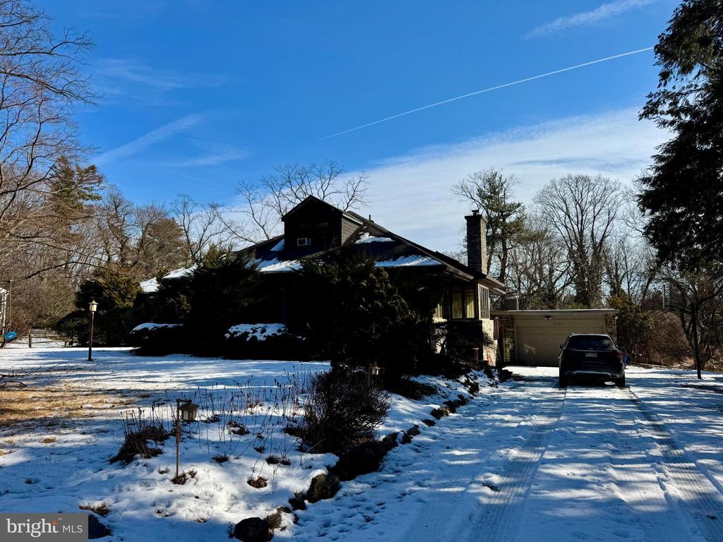 8233 FAIRVIEW RD, Elkins Park, PA 19027