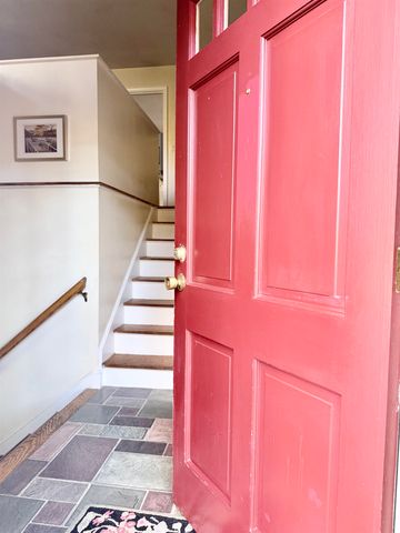 8 Presidential Road, Bedford, NH 03110