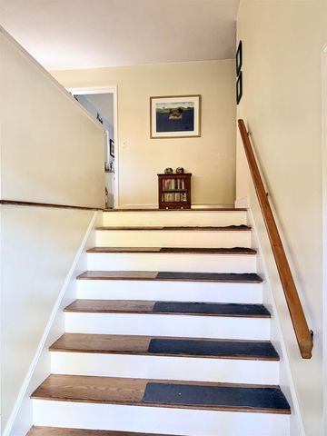 8 Presidential Road, Bedford, NH 03110