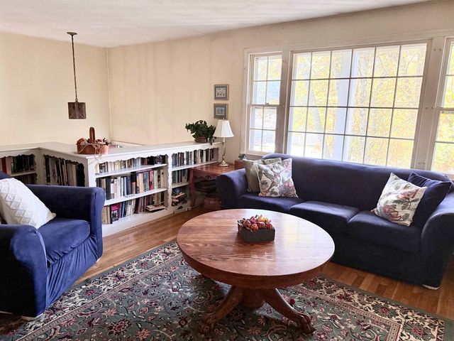 8 Presidential Road, Bedford, NH 03110