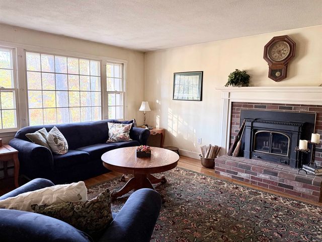 8 Presidential Road, Bedford, NH 03110