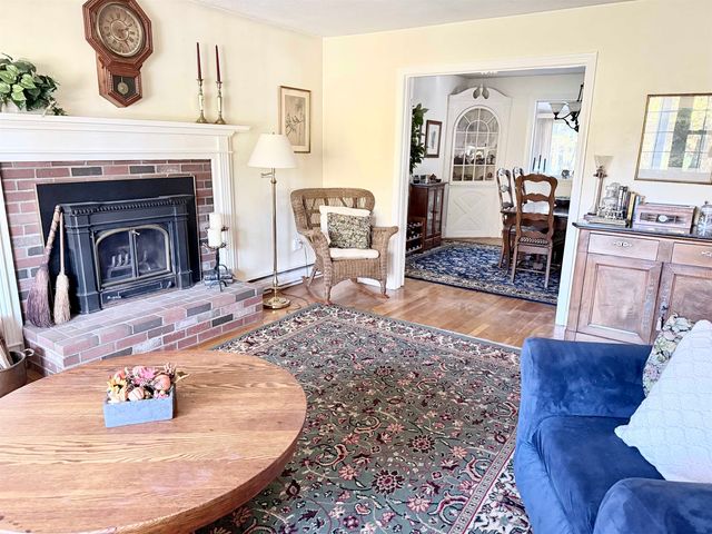 8 Presidential Road, Bedford, NH 03110