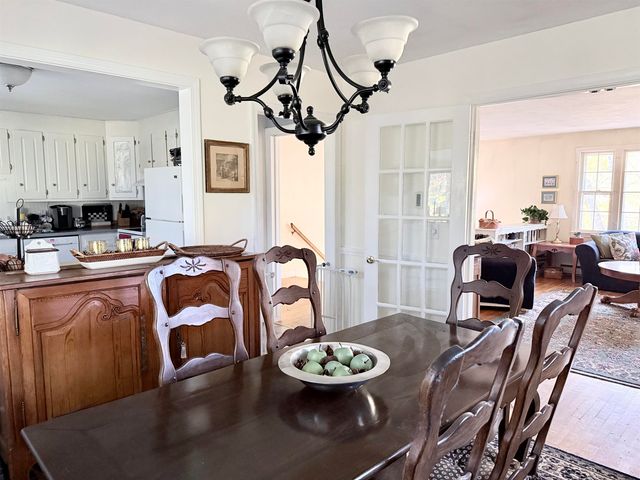 8 Presidential Road, Bedford, NH 03110