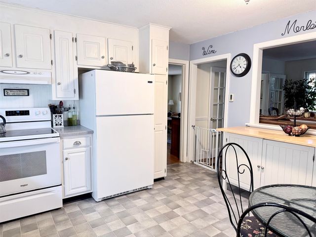 8 Presidential Road, Bedford, NH 03110