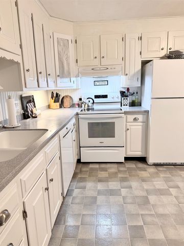 8 Presidential Road, Bedford, NH 03110