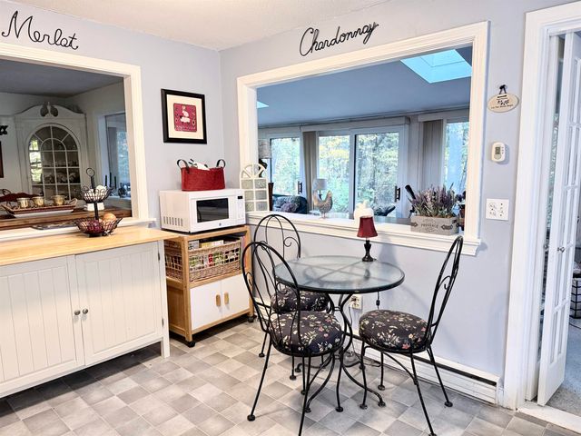 8 Presidential Road, Bedford, NH 03110