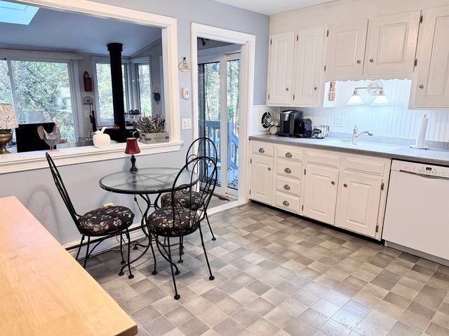 8 Presidential Road, Bedford, NH 03110