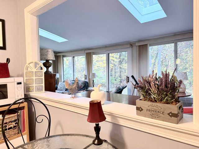 8 Presidential Road, Bedford, NH 03110