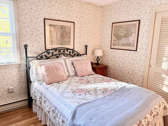 8 Presidential Road, Bedford, NH 03110