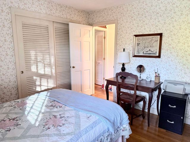 8 Presidential Road, Bedford, NH 03110