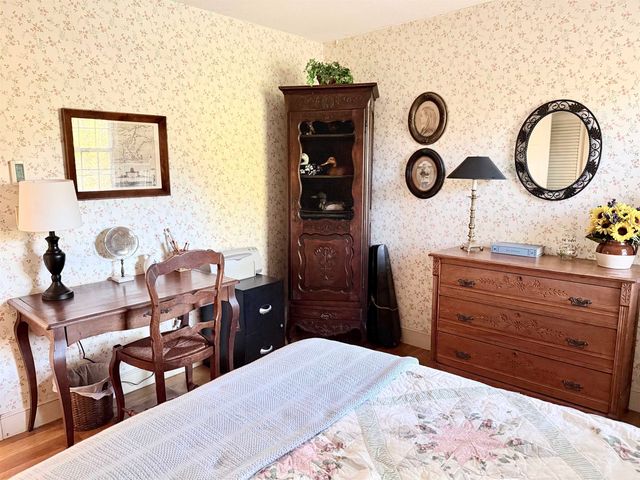 8 Presidential Road, Bedford, NH 03110