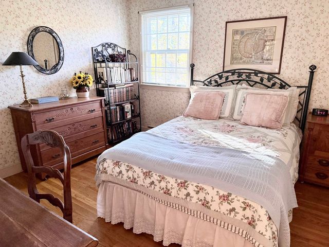 8 Presidential Road, Bedford, NH 03110