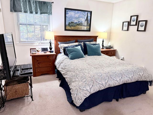 8 Presidential Road, Bedford, NH 03110