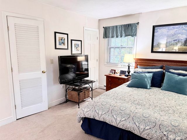 8 Presidential Road, Bedford, NH 03110