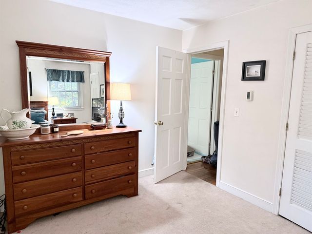 8 Presidential Road, Bedford, NH 03110