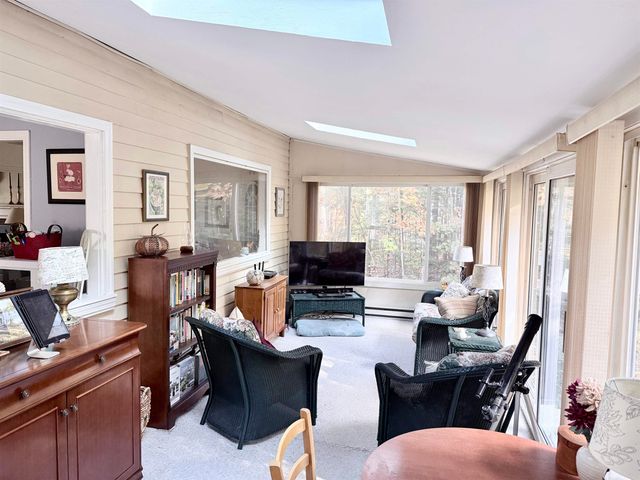 8 Presidential Road, Bedford, NH 03110