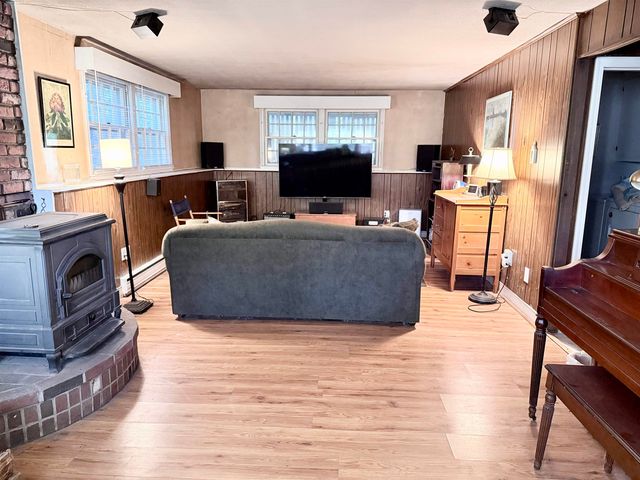 8 Presidential Road, Bedford, NH 03110