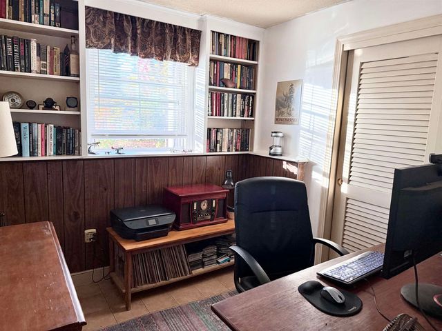 8 Presidential Road, Bedford, NH 03110