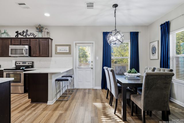 512 Livingston Dr, Schertz, TX 78108