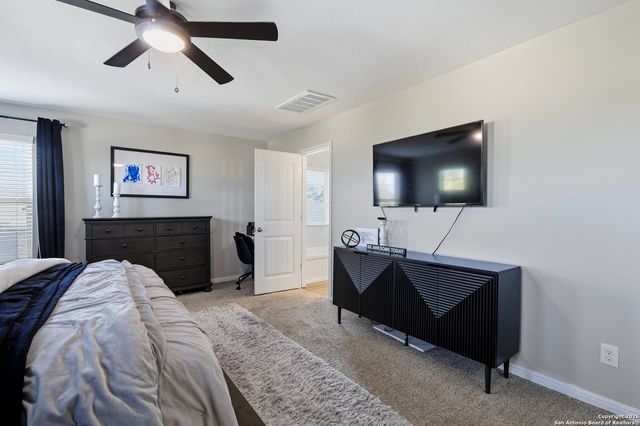 512 Livingston Dr, Schertz, TX 78108