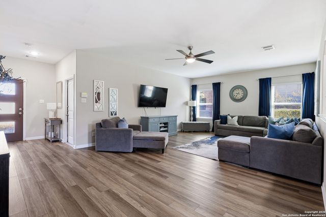 512 Livingston Dr, Schertz, TX 78108