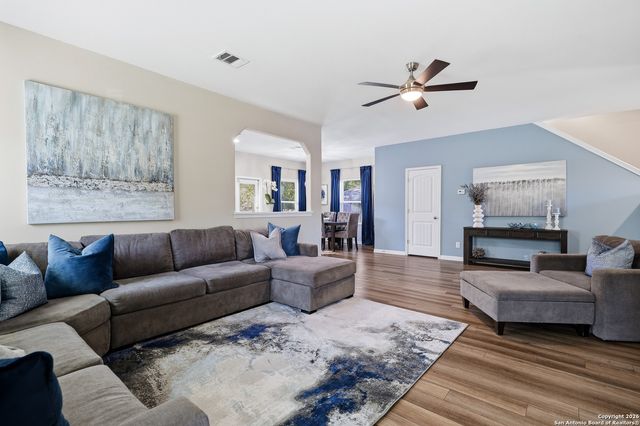 512 Livingston Dr, Schertz, TX 78108