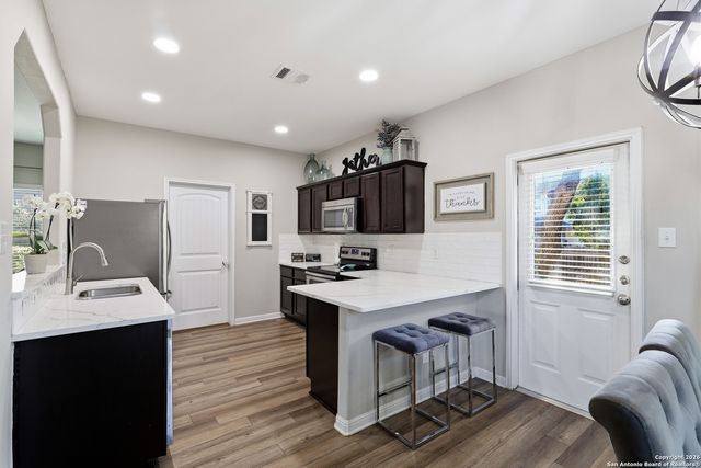 512 Livingston Dr, Schertz, TX 78108